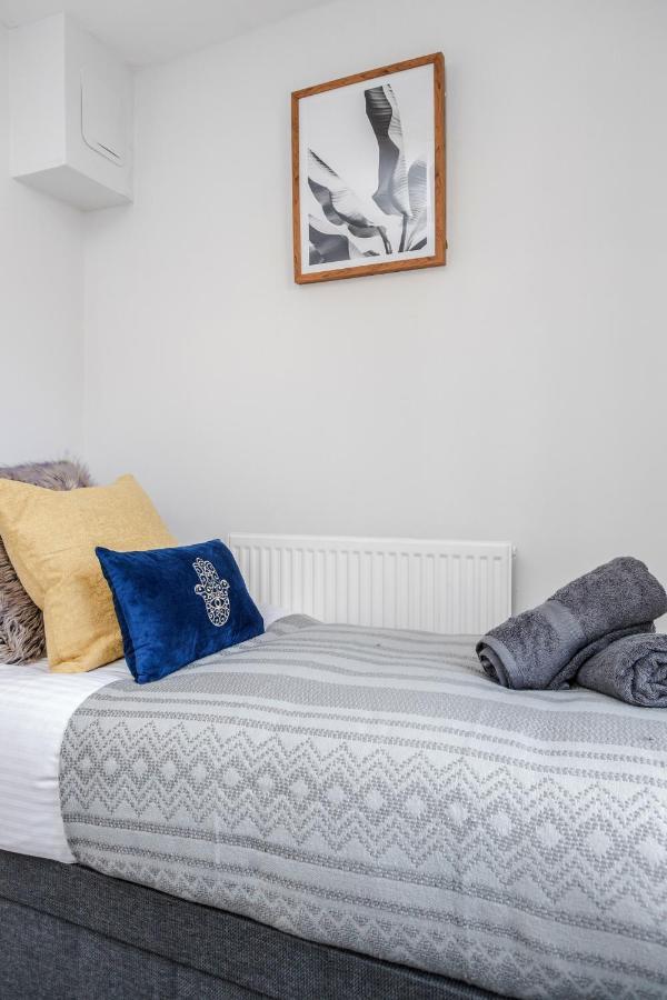 Stunning 2-Bed Apt - Free Parking - Camden - Central - Zoo - Shop - Events London Bagian luar foto